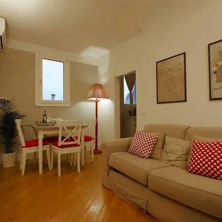 Claudia With View In Apartamento Florencia